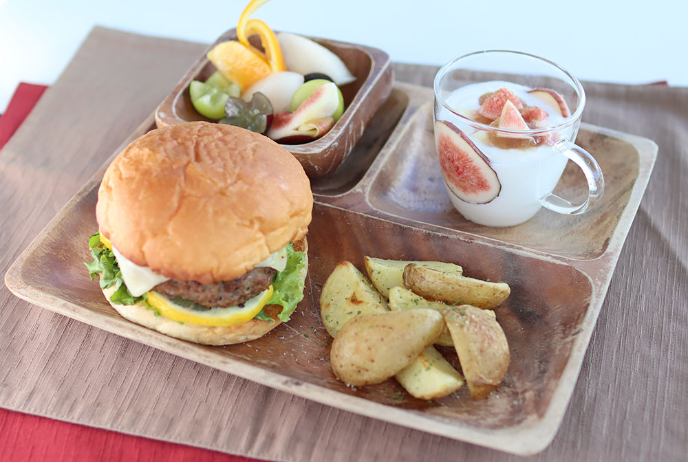 観音山レモンバーガーと旬フルーツのセット